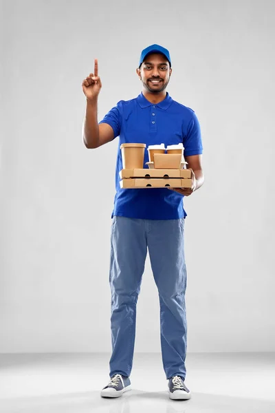 Hombre indio feliz entrega con comida y bebidas — Foto de Stock