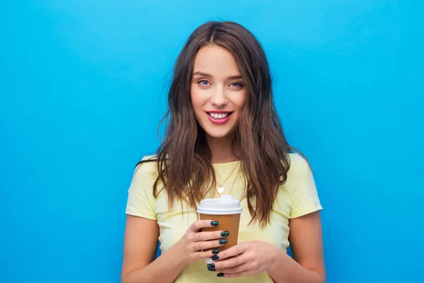 Молода жінка або дівчина-підліток з чашкою кави — стокове фото