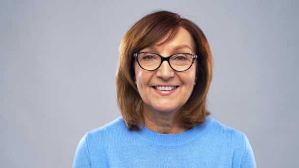 Portrait of happy senior woman in glasses — Stock Video