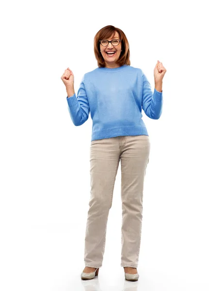 Retrato de mulher idosa feliz celebrando triunfo — Fotografia de Stock