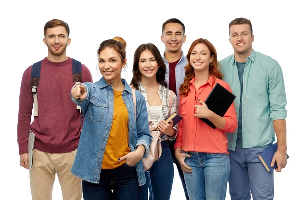 Groep studenten met boeken en schooltassen — Stockfoto