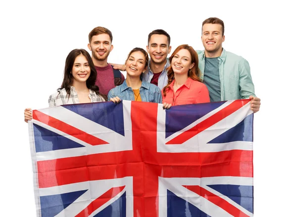 Gruppo di amici sorridenti con bandiera inglese — Foto Stock