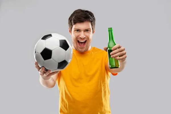 Man or football fan with soccer ball and beer — Stock Photo, Image