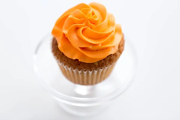 Cupcake με γλάσο ζαχαροπλαστικής σε βάση — Φωτογραφία Αρχείου