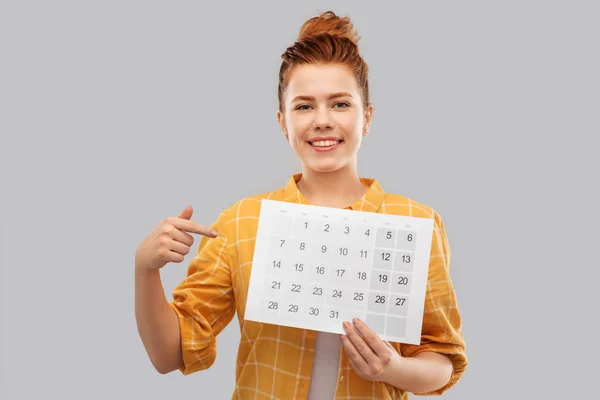 Happy červené vlasy dospívající dívka s list kalendáře — Stock fotografie