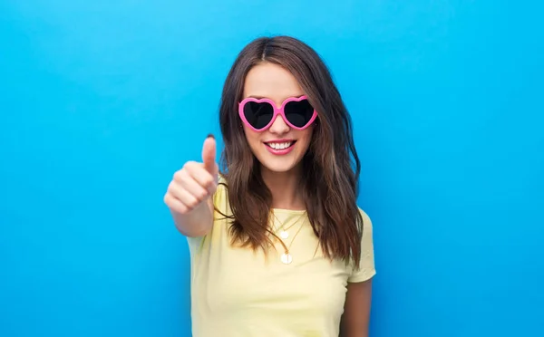 Teenage girl in heart-shaped shades shows thumb up — Stock Photo, Image