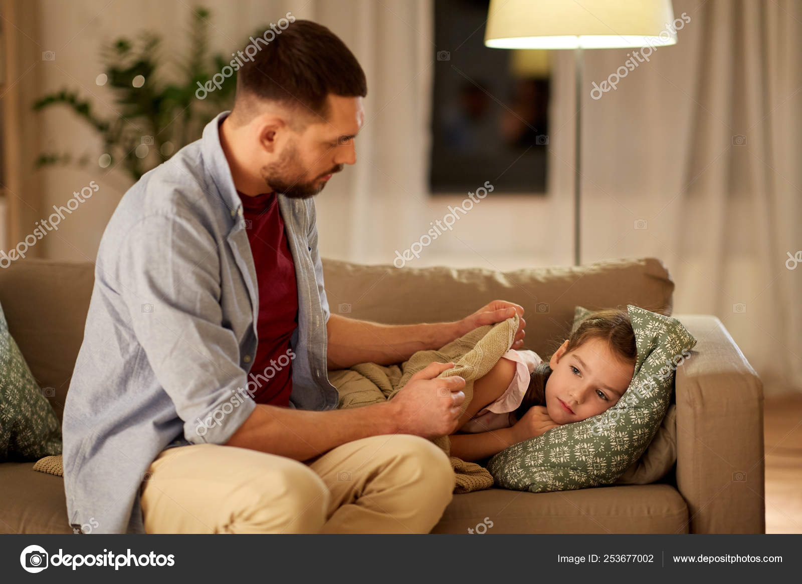Сон про папу. Папа с ребенком больным. Уход отцом за дочерью. Уход отцом за дочерью. Уход отцом за дочерью.