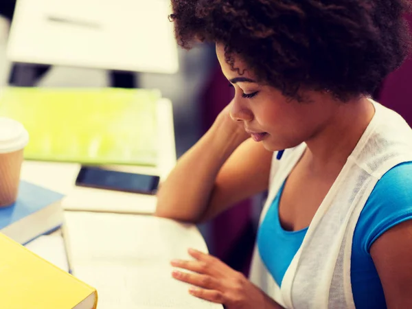 Student girl with books and coffee on lecture — Stock Photo, Image