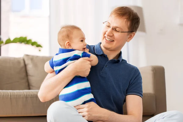 Happy father with baby son at home — Stock Photo, Image