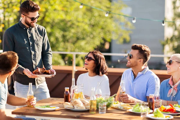 Friends at bbq party on rooftop in summer — Stock Photo, Image