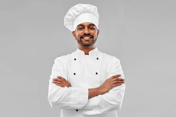 Gelukkig mannelijke Indiase chef-kok in toque — Stockfoto