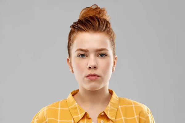 Portret rudowłosy nastolatek dziewczyna — Zdjęcie stockowe