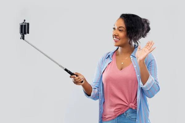 African american woman taking selfie by smartphone — Stock Photo, Image