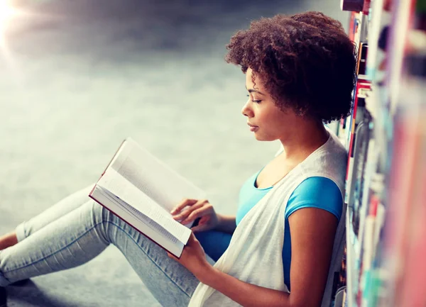 African student girl reading book at library — Stock Photo, Image