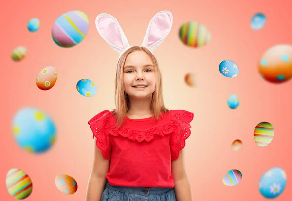 Felice ragazza indossa pasqua coniglietto orecchie fascia — Foto Stock