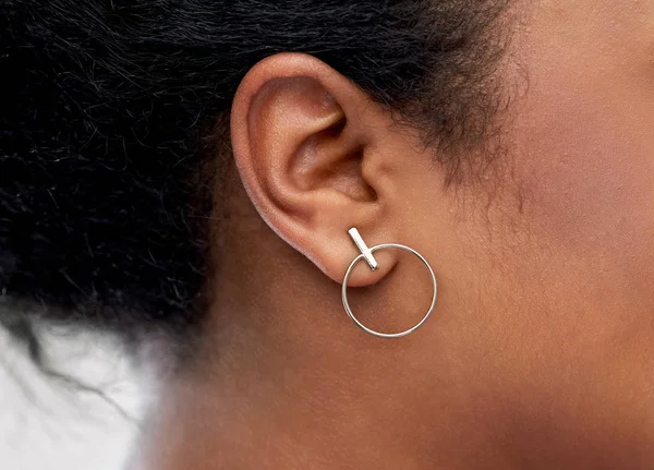 Close up of african woman ear with earring — Stock Photo, Image