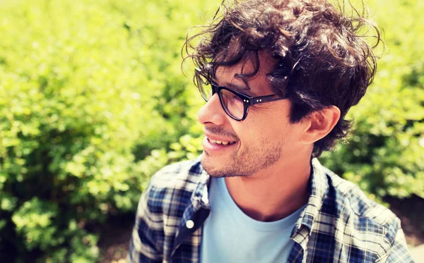 Close up of smiling man in eyeglasses outdoors — Stock Photo, Image