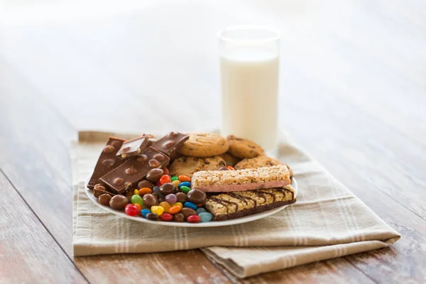 Čokoláda, sušenky, bonbony a müsli bary — Stock fotografie