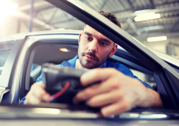 Mechanic man with diagnostic scanner at car shop — Stock Photo, Image