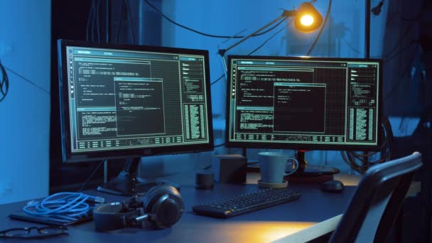 Hakowanie systemu komputerowego przez wirus cyber ataku — Wideo stockowe