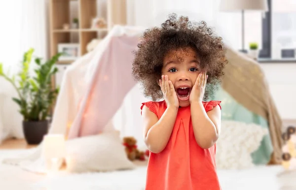 Surprised or scared little african american girl — Stock Photo, Image
