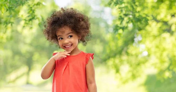 Happy little african american girl in summer — Stock Photo, Image