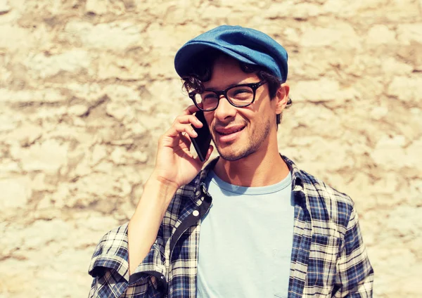 Close up of man calling on smartphone outdoors — Stock Photo, Image