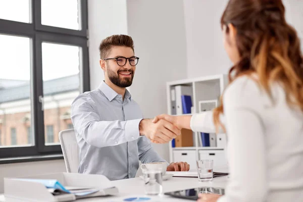 Recruiters having job interview with male employee — Stock Photo, Image