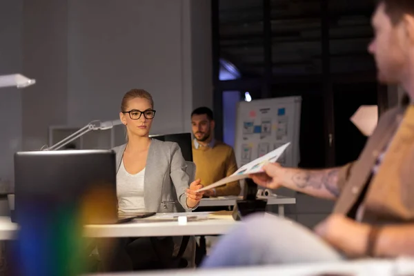 Designers or software developers at night office — Stock Photo, Image