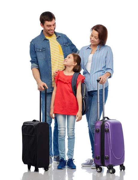 Ευτυχισμένη οικογένεια με τσάντες ταξιδίου — Φωτογραφία Αρχείου