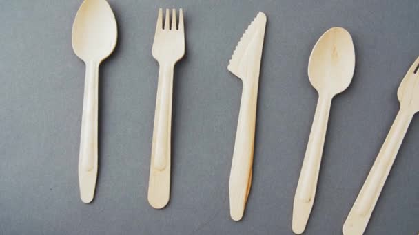 Wooden disposable spoons, forks and knives — Stock Video