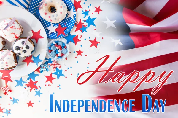 Unabhängigkeitstag Party Essen über amerikanische Flagge — Stockfoto
