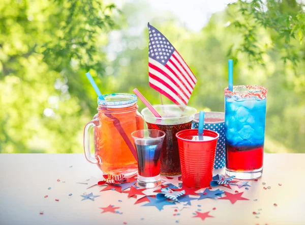 Drankjes op Amerikaanse onafhankelijkheid dag feest — Stockfoto