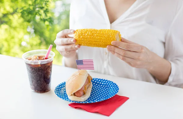 Woman celebrating american independence day — Stock Photo, Image