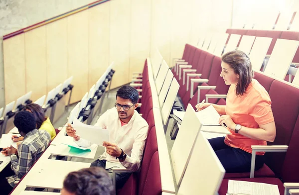 Group of students with tests at lecture hall — Stockfoto