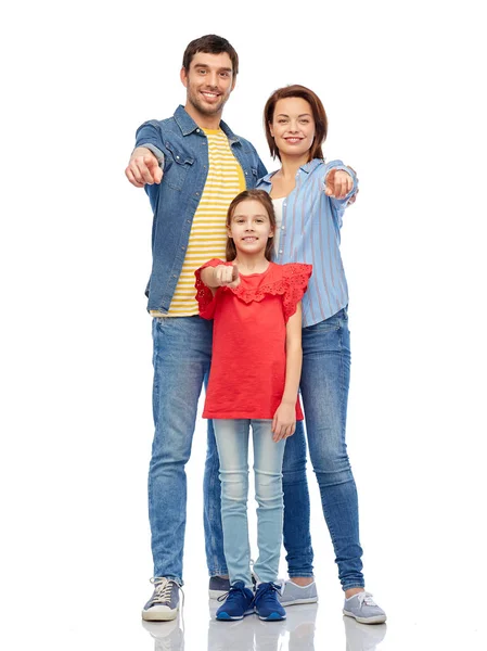 Glückliche Familie zeigt auf weißen Hintergrund — Stockfoto