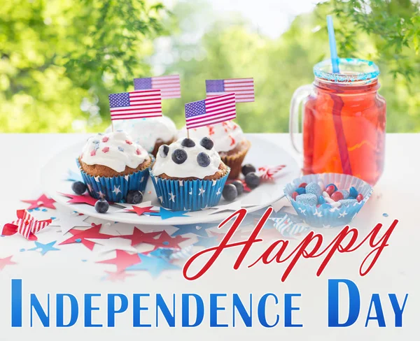 Cupcakes with american flags on independence day — Stock Photo, Image