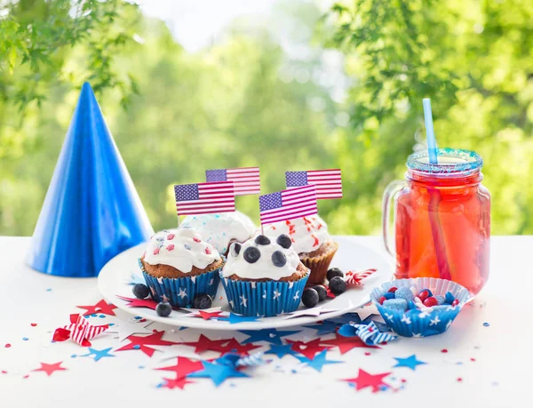 Cupcakes with american flags on independence day — Stock Photo, Image