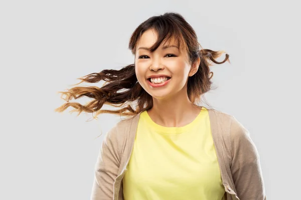 Feliz asiático mujer con ondulación cabello —  Fotos de Stock