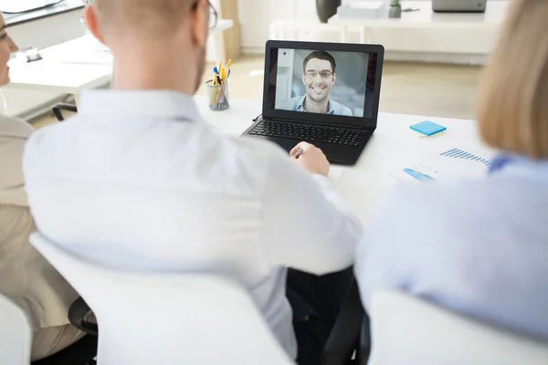 Business team having video conference at office — Stock Photo, Image