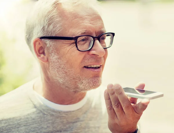 Old man using voice command recorder on smartphone — Stock Photo, Image