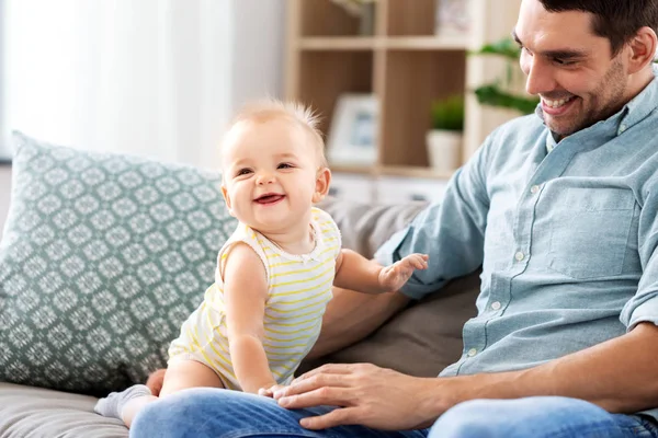 Father with little baby daughter at home — Stock Photo, Image