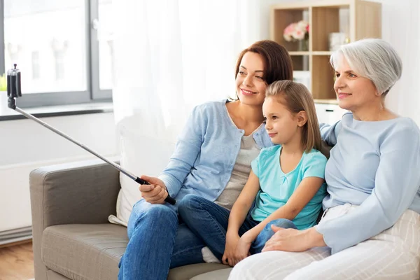 Mother, daughter and grandmother taking selfie — Stock Photo, Image