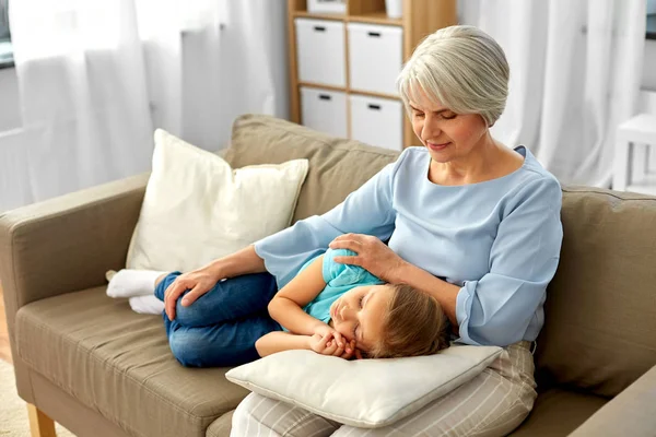Grandmother and granddaughter sleeping on pillow — Stock Photo, Image