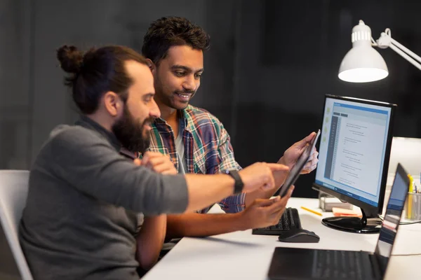 Creative team with tablet pc working at office — Stock Photo, Image