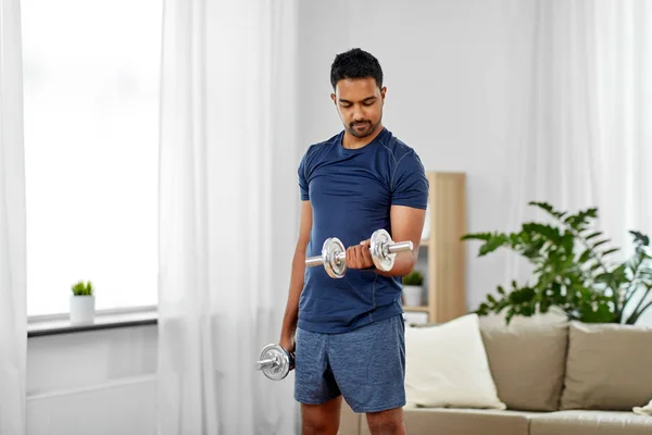 Indian man exercising with dumbbells at home — Stock Photo, Image