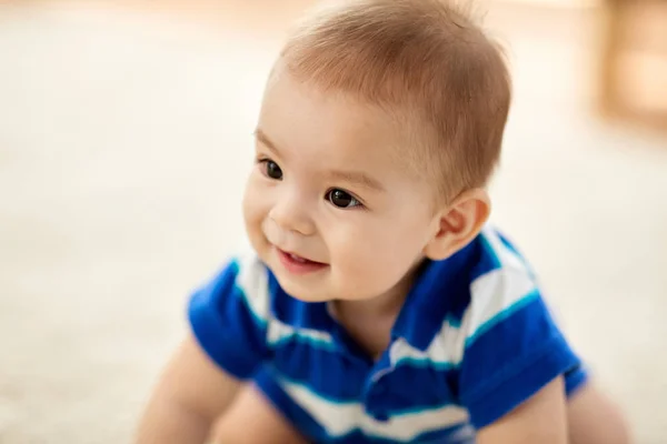 Close up de doce pouco asiático bebê menino — Fotografia de Stock