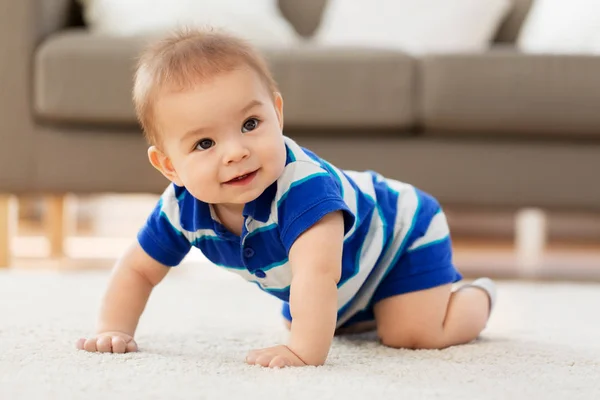 Doce pouco asiático bebê menino — Fotografia de Stock