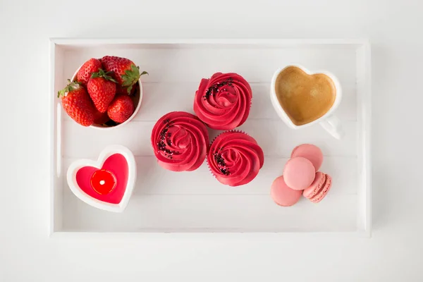 Close-up de doces vermelhos para o dia dos namorados — Fotografia de Stock