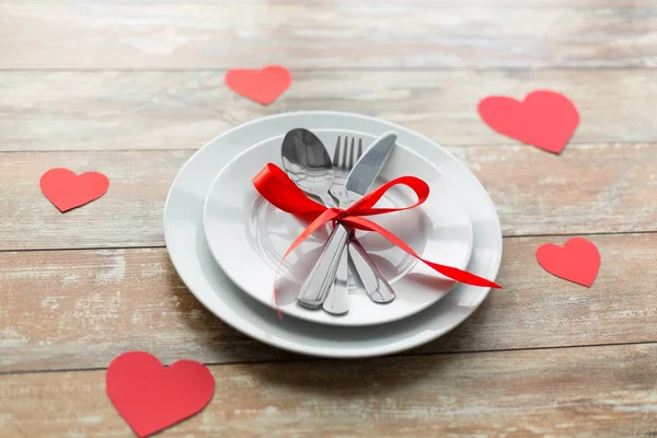 Close-up de configuração de mesa para dia dos namorados — Fotografia de Stock